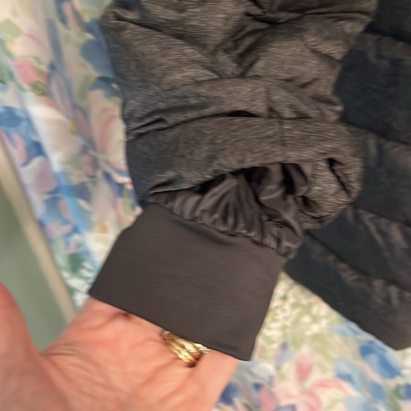 Lands’ End grey down coat size 2X. Almost new worn only 2 times. - Picture 4 of 7